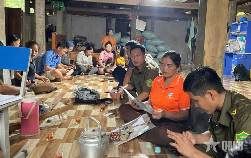 Mang ánh sáng của Đảng soi sáng bản làng vùng cao